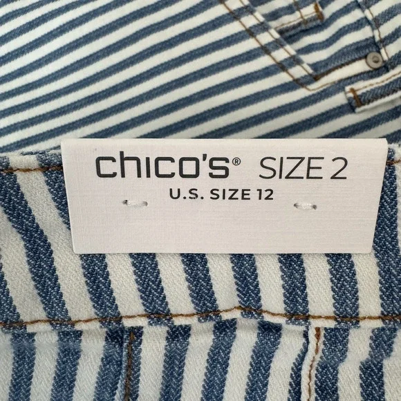 Chicos 2 Denim Mercado Trouser Shorts Women's Sz 12 Blue White Stripe 6.5 Inseam - Picture 5 of 10